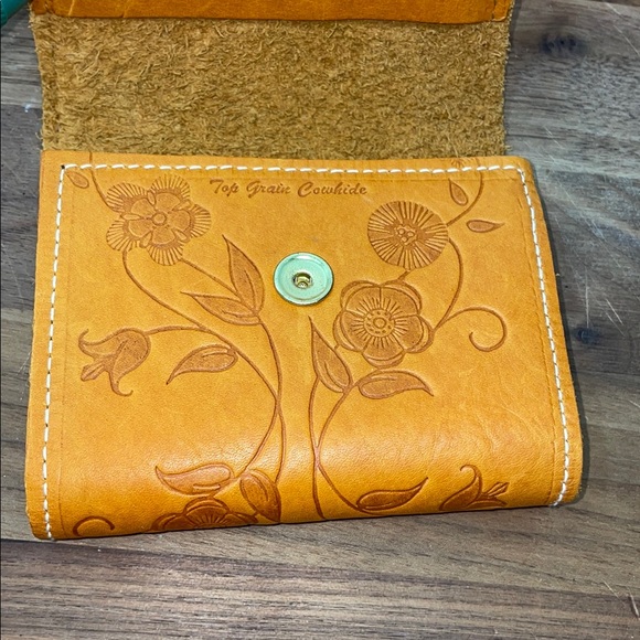 Vintage Tooled Leather Wallet Floral Embossed Bifold Western Boho Accessory - Picture 8 of 16
